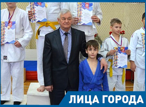 За 50 лет работы через меня прошло столько генералов, - волгоградский тренер Владимир Лазарев За 50 лет работы через меня прошло столько генералов, - волгоградский тренер Владимир Лазарев