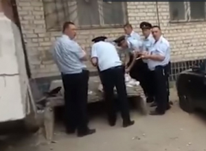 Сотрудники сами отказались есть в столовой, - МВД по Волгоградской области о видео с жуткой кормежкой сотрудников Сотрудники сами отказались есть в столовой, - МВД по Волгоградской области о видео с жуткой кормежкой сотрудников