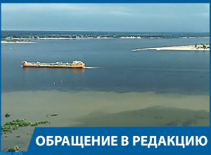 Волгоградец снял на видео сомнительные выбросы в Волгу Волгоградец снял на видео сомнительные выбросы в Волгу