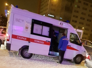 На нечищеном от снега входе у торгового центра покалечился волгоградец На нечищеном от снега входе у торгового центра покалечился волгоградец