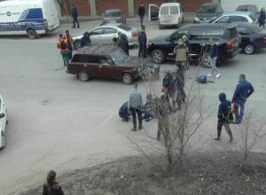 В Волгограде ВАЗ сбил двух подростков на мотоцикле, - очевидцы В Волгограде ВАЗ сбил двух подростков на мотоцикле, - очевидцы