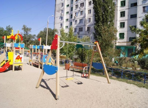 Дворы на юге Волгограда начали закатывать в асфальт Дворы на юге Волгограда начали закатывать в асфальт