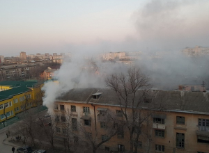 Неизвестные подожгли место обитания бомжей на севере Волгограда Неизвестные подожгли место обитания бомжей на севере Волгограда
