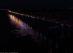 Фейерверк и световую инсталляцию «танцующего» моста волгоградцы увидят вечером воскресенья Фейерверк и световую инсталляцию «танцующего» моста волгоградцы увидят вечером воскресенья