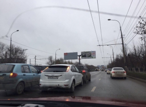 ДТП с четырьмя машинами парализовало движение на севере Волгограда ДТП с четырьмя машинами парализовало движение на севере Волгограда