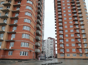 Первый долгострой скандально известного ЖК «Доминант» в Волгограде сдадут до конца года Первый долгострой скандально известного ЖК «Доминант» в Волгограде сдадут до конца года