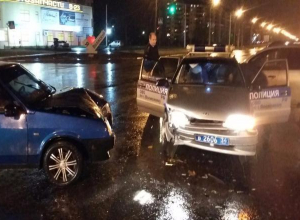 Сотрудники вневедомственной охраны спровоцировали ДТП с Renault в Волжском, - очевидцы Сотрудники вневедомственной охраны спровоцировали ДТП с Renault в Волжском, - очевидцы