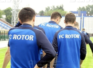 Футболистов волгоградского «Ротора» оденут в «немецкую форму» за 670 тысяч рублей Футболистов волгоградского «Ротора» оденут в «немецкую форму» за 670 тысяч рублей