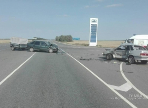 Четыре человека попали в больницу из-за ДТП двух ВАЗов в Волгоградской области Четыре человека попали в больницу из-за ДТП двух ВАЗов в Волгоградской области