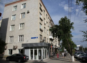 Многоэтажку с самыми скандальными волгоградцами стянули металлическими прутьями Многоэтажку с самыми скандальными волгоградцами стянули металлическими прутьями