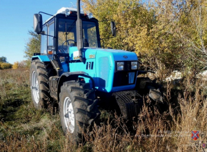 Трое авантюристов средь бела дня угнали трактор у фроловчанина Трое авантюристов средь бела дня угнали трактор у фроловчанина