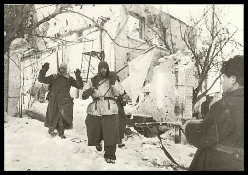 26 января 1943 год – в Сталинграде армия Паулюса рассечена советскими войсками на две группировки и обречена на уничтожение 26 января 1943 год – в Сталинграде армия Паулюса рассечена советскими войсками на две группировки и обречена на уничтожение