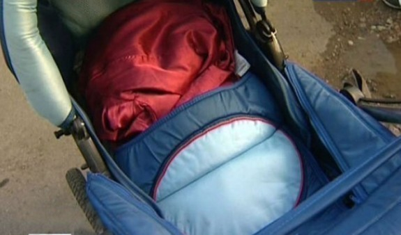 Несмотря на убийство 5-летней Сони в Калаче, мамы бросают спящих детей у магазинов Несмотря на убийство 5-летней Сони в Калаче, мамы бросают спящих детей у магазинов
