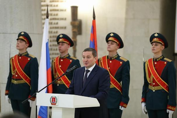Лучшими строителями региона Андрей Бочаров признал нарушителей закона Лучшими строителями региона Андрей Бочаров признал нарушителей закона