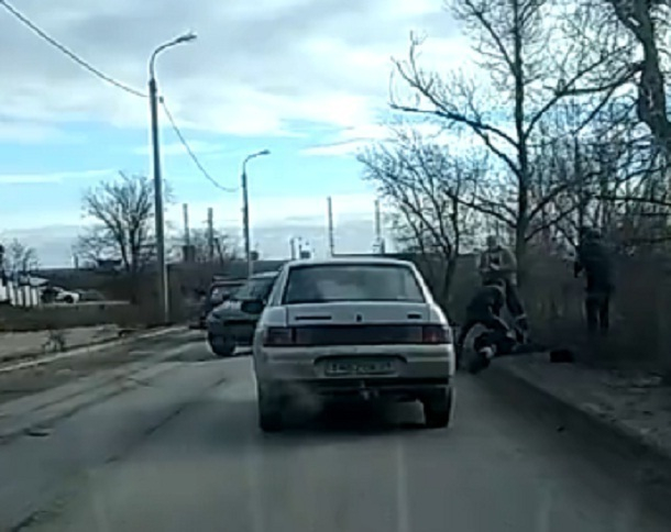 Водители Волгограда сняли на видео задержание гаишников на Водстрое Водители Волгограда сняли на видео задержание гаишников на Водстрое