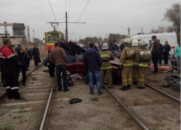 Стали известны подробности ДТП со смятой в гармошку «двенадцатой» в Волжском: погиб мужчина Стали известны подробности ДТП со смятой в гармошку «двенадцатой» в Волжском: погиб мужчина