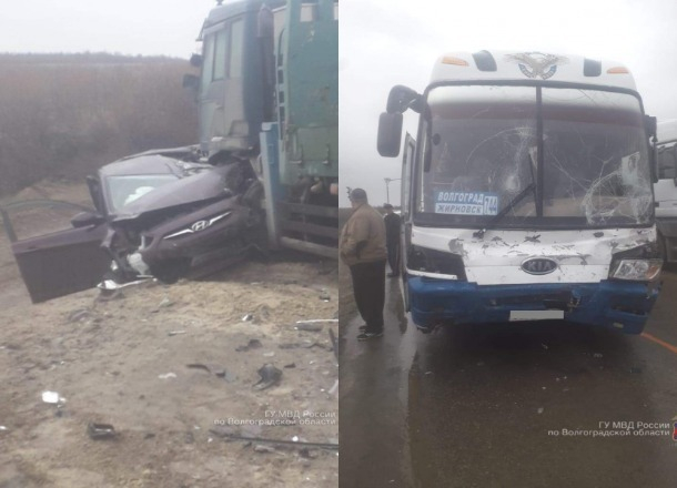 Грузовик протаранил пассажирский автобус и две легковушки на трассе в Дубовском районе: 6 человек пострадали Грузовик протаранил пассажирский автобус и две легковушки на трассе в Дубовском районе: 6 человек пострадали
