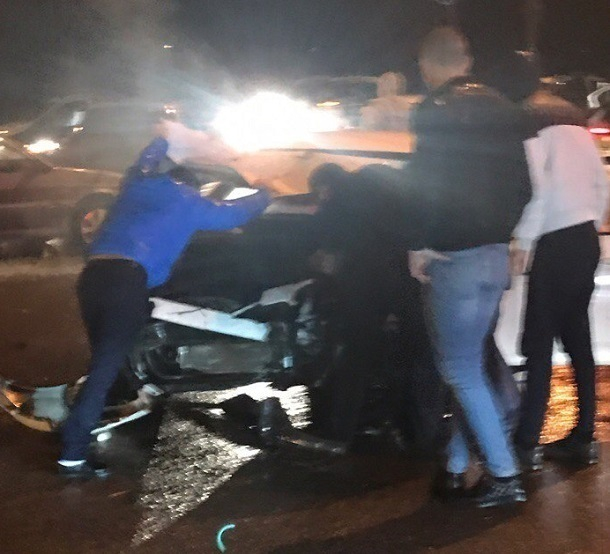 Лобовое столкновение двух иномарок произошло на севере Волгограда Лобовое столкновение двух иномарок произошло на севере Волгограда