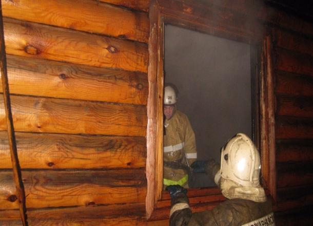 10 человек эвакуировали из горящей бани под Волгоградом 10 человек эвакуировали из горящей бани под Волгоградом