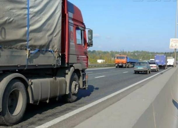 В Волгограде обеспокоились спасением дорог от фур-«убийц»