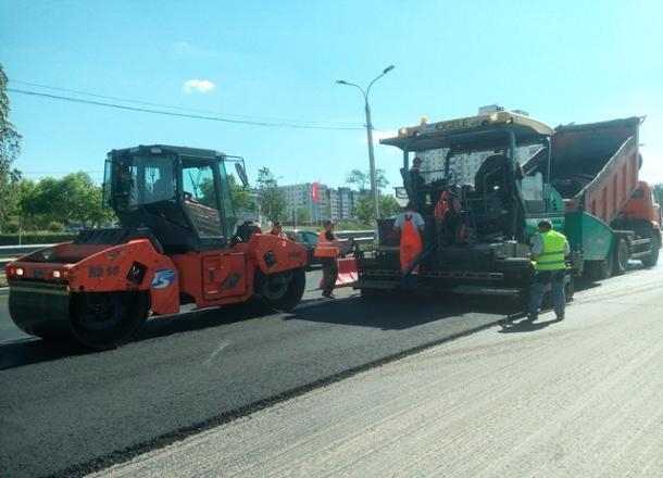 В Волгограде на Третьей Продольной заканчивают укладывать асфальт В Волгограде на Третьей Продольной заканчивают укладывать асфальт