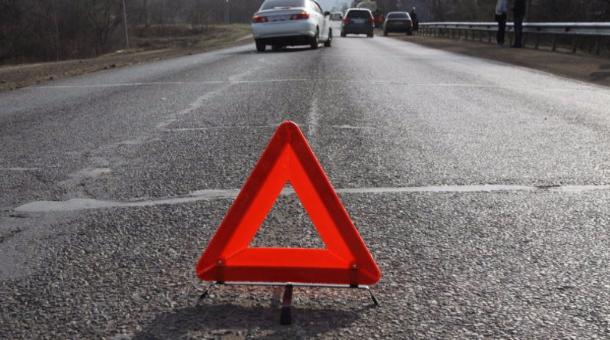 Под Волгоградом легковушка насмерть сбила 31-летнюю женщину Под Волгоградом легковушка насмерть сбила 31-летнюю женщину