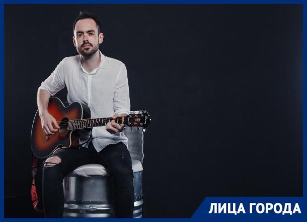 Музу ждать не нужно, она сама придет, как награда за упорный труд, – музыкант Павел Марысаев Музу ждать не нужно, она сама придет, как награда за упорный труд, – музыкант Павел Марысаев