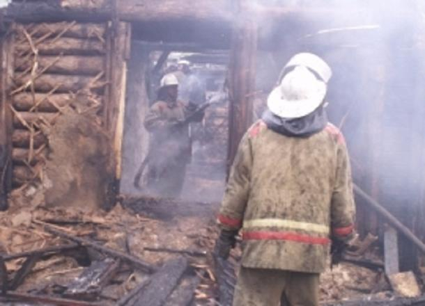 Двое мужчин чудом спаслись от пожара в Волгоградской области