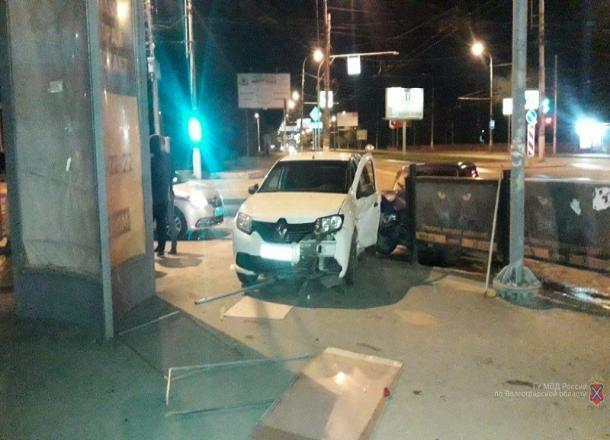 18-летний волгоградец протаранил ночью Renault Logan и попал в больницу 18-летний волгоградец протаранил ночью Renault Logan и попал в больницу