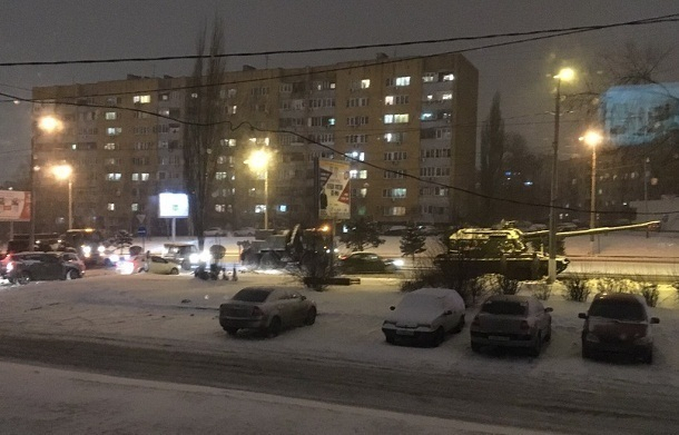 В центре Волгограда застрял участник парада ко 2 февраля В центре Волгограда застрял участник парада ко 2 февраля