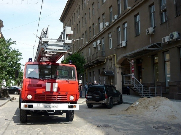 Эвакуированных из-за пожара в «Конфетках-Бараночках» постояльцев гостиницы «Волгоград» вернули в номера Эвакуированных из-за пожара в «Конфетках-Бараночках» постояльцев гостиницы «Волгоград» вернули в номера