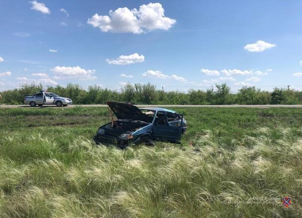Водитель покалечил в ДТП под Волгоградом своих пассажиров, а сам сбежал Водитель покалечил в ДТП под Волгоградом своих пассажиров, а сам сбежал