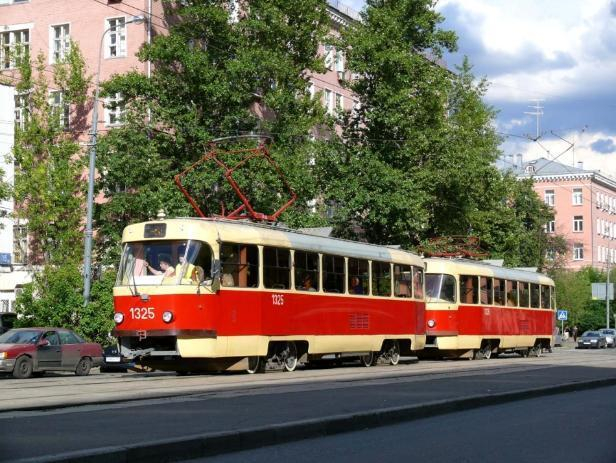 На юге Волгограда из-за тройного ДТП остановлено движение трамвая На юге Волгограда из-за тройного ДТП остановлено движение трамвая