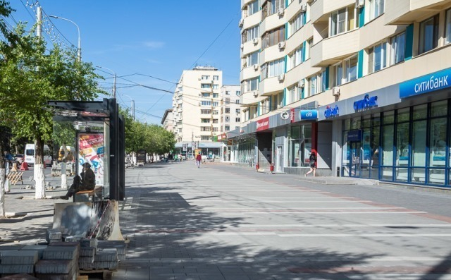 Цветной тротуарной плиткой закатали половину центра Волгограда Цветной тротуарной плиткой закатали половину центра Волгограда