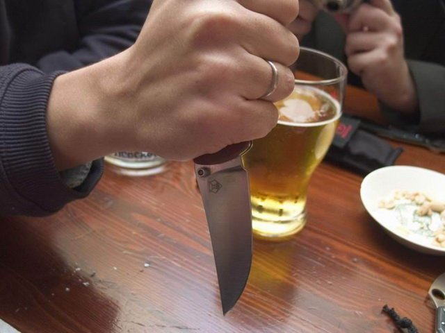 Волгоградец оказался на больничной койке, попытавшись прекратить дебош Волгоградец оказался на больничной койке, попытавшись прекратить дебош