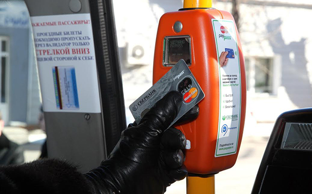 Волгоградцы смогут оплачивать проезд в автобусах банковской картой