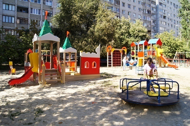 http://bloknot-volgograd.ru/thumb/640x0xcut/upload/iblock/d27/dvor-2017.jpg