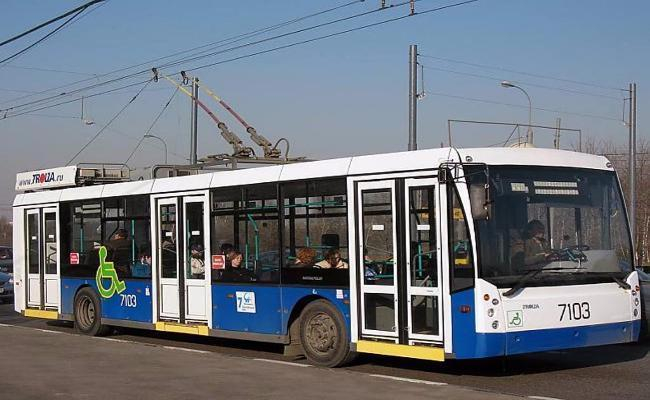 На севере Волгограда из-за отключения света в час пик не ходят трамваи и троллейбусы На севере Волгограда из-за отключения света в час пик не ходят трамваи и троллейбусы