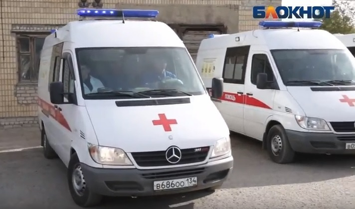 Из-за не поделивших дорогу мужчин на Mercedes и Subaru пострадала волгоградка на маленьком Matiz Из-за не поделивших дорогу мужчин на Mercedes и Subaru пострадала волгоградка на маленьком Matiz