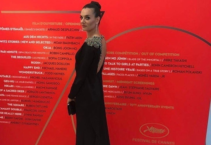 Елена Исинбаева вышла на красную дорожку в Каннах в шикарном платье с открытой спиной Елена Исинбаева вышла на красную дорожку в Каннах в шикарном платье с открытой спиной