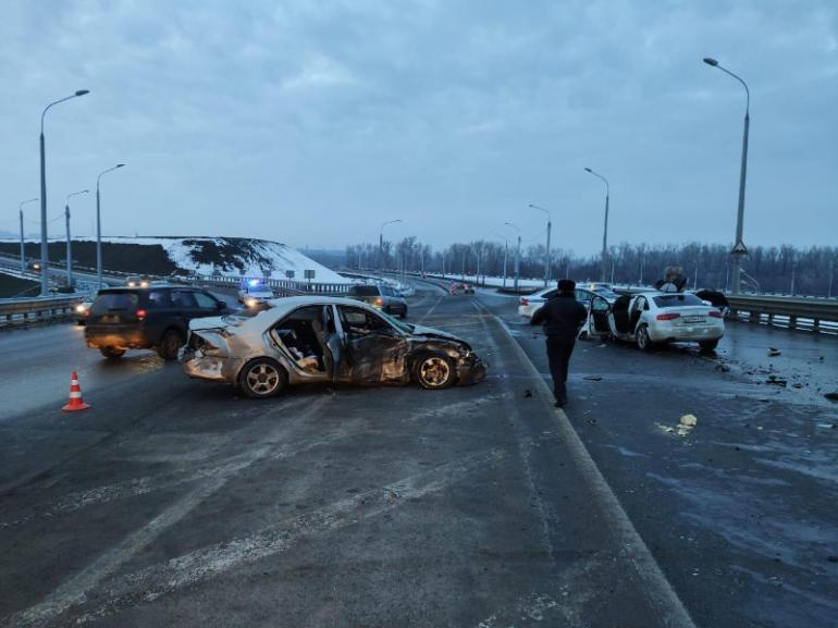 Toyota протаранила Audi на трассе «Волгоград – Волжский»: пострадали двое взрослых и трое детей Toyota протаранила Audi на трассе «Волгоград – Волжский»: пострадали двое взрослых и трое детей
