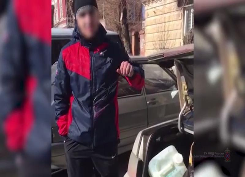 В Волгограде задержали бензинового похитителя из Дагестана В Волгограде задержали бензинового похитителя из Дагестана