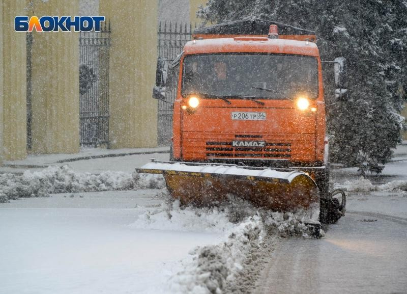 Сразу две снегоуборочные машины попали в ДТП в Волгограде Сразу две снегоуборочные машины попали в ДТП в Волгограде