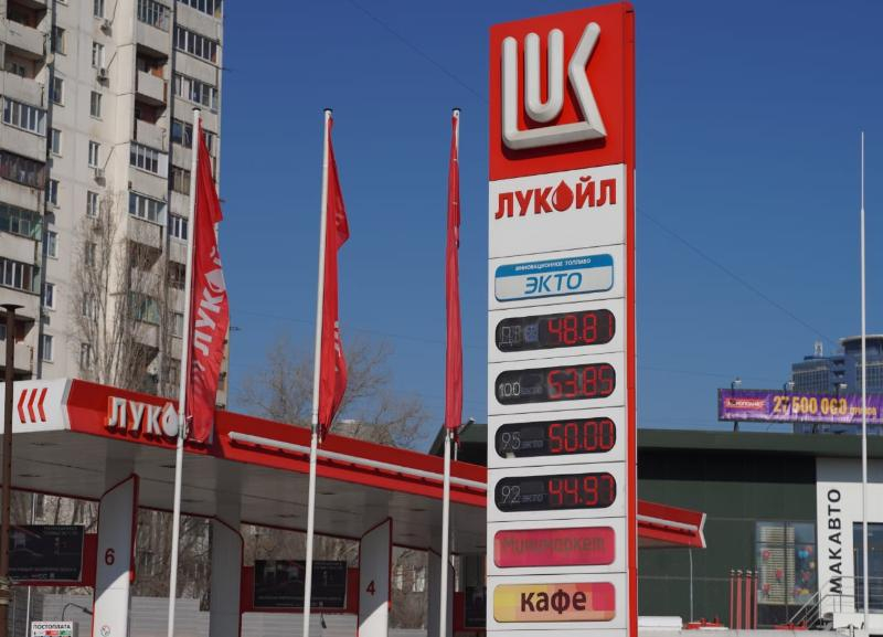 Бензин АИ-95 уже 50 рублей: в Волгограде массово жалуются на резкое подорожание Бензин АИ-95 уже 50 рублей: в Волгограде массово жалуются на резкое подорожание