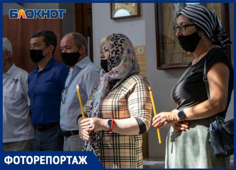 Панихиду по жертвам страшного теракта в школе Беслана провели в Волгограде Панихиду по жертвам страшного теракта в школе Беслана провели в Волгограде