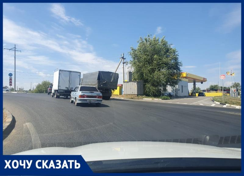 Автомобилисты требуют изменить движение на «кольце-убийце» у Мамаева кургана Автомобилисты требуют изменить движение на «кольце-убийце» у Мамаева кургана