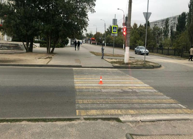 Водитель на Ниве скрылся после того как сбил 15-летнего школьника на переходе в Волгограде Водитель на Ниве скрылся после того как сбил 15-летнего школьника на переходе в Волгограде