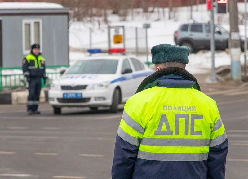 Наряд ДПС задержал подозреваемых в краже забора Наряд ДПС задержал подозреваемых в краже забора