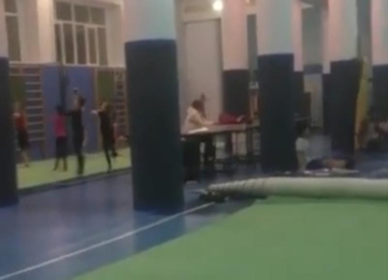 Жуткие условия тренировок детской сборной попали на видео в Волгограде Жуткие условия тренировок детской сборной попали на видео в Волгограде
