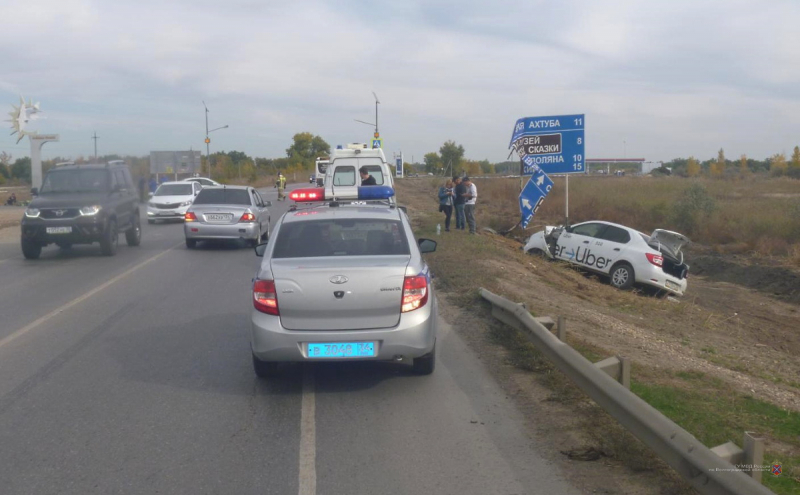 Под Волгоградом таксист Uber после ДТП попал в больницу вместе с пассажиркой Под Волгоградом таксист Uber после ДТП попал в больницу вместе с пассажиркой